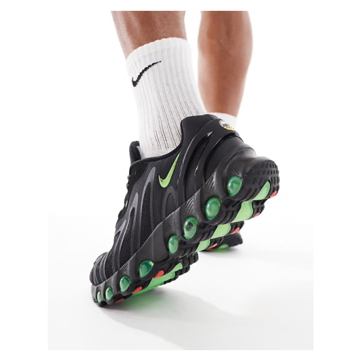 Nike, photo 2 of 4