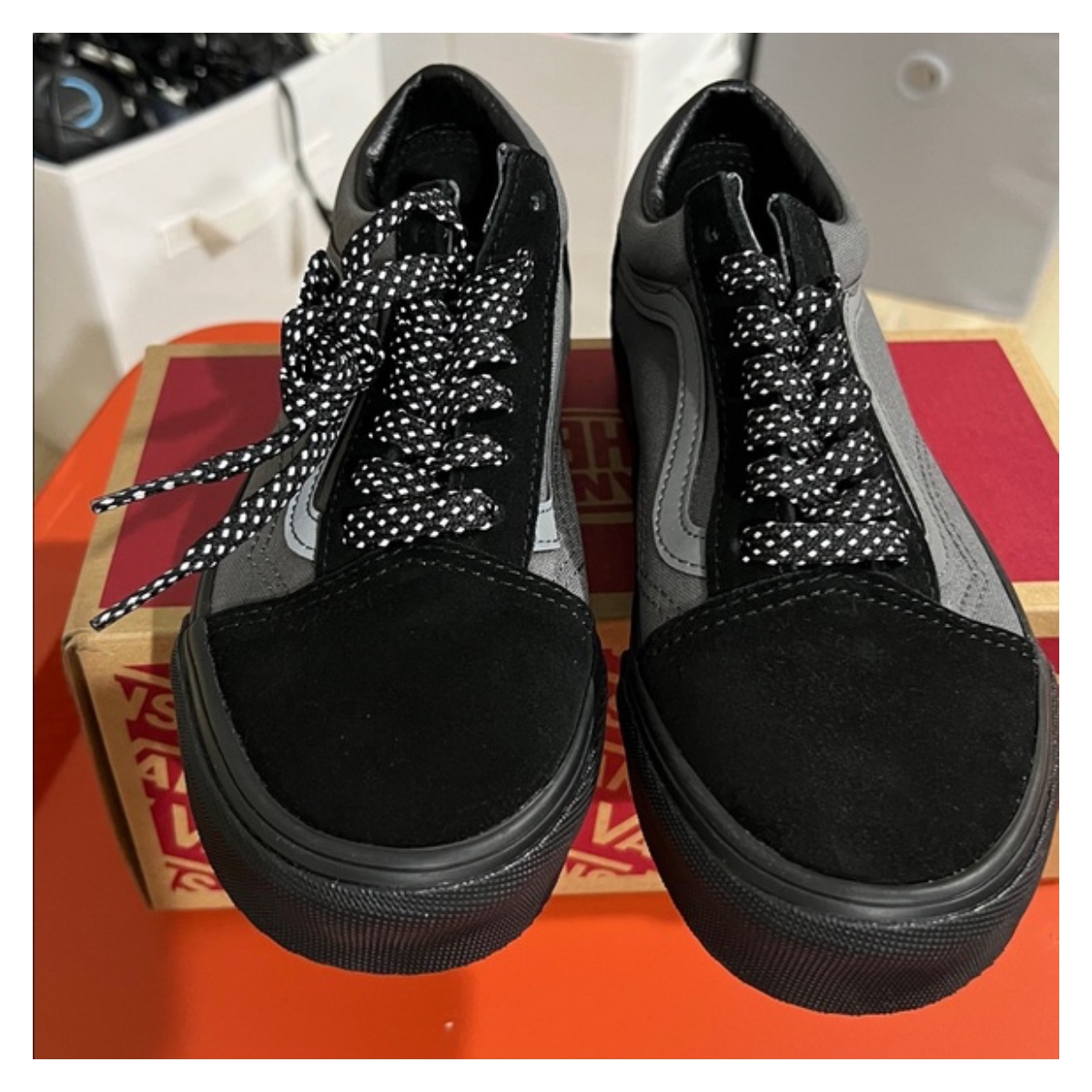 Vans, photo 2 of 4
