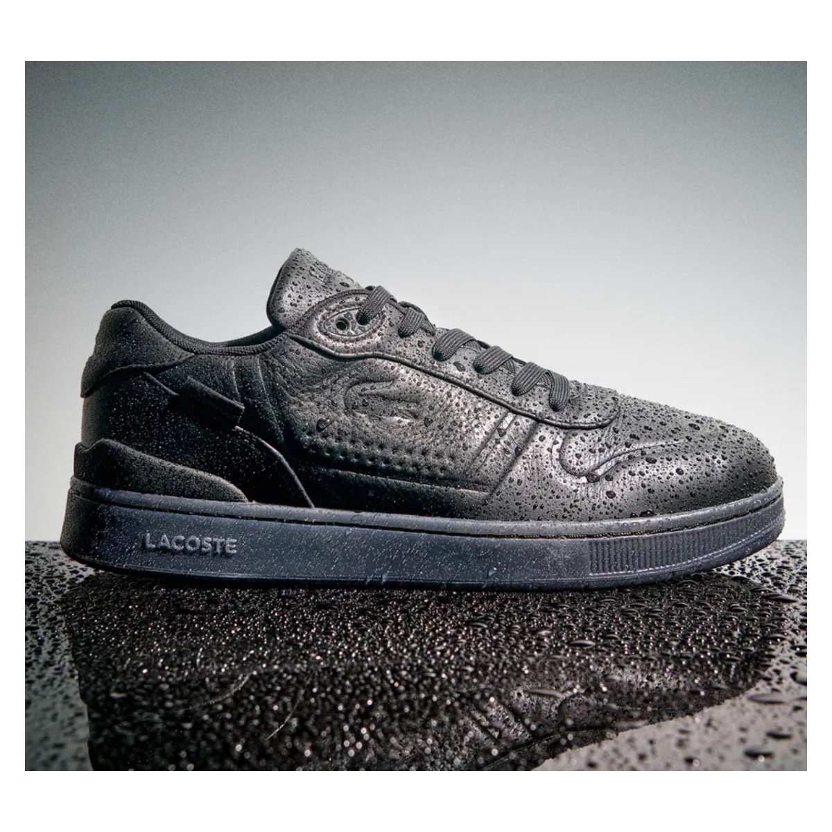 Lacoste, photo 2 of 5
